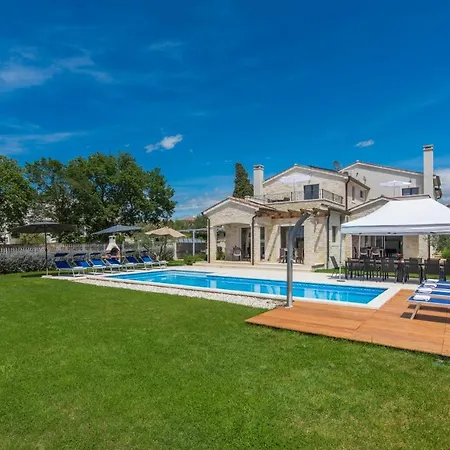 Villa Lory