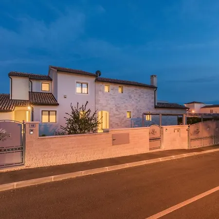 Villa Lory Tar-Vabriga