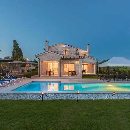 Villa Lory